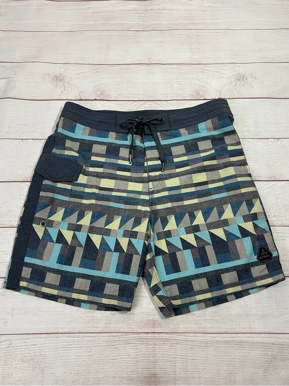 Prana Men’s Sander Boardshort - size 33 - swim surf beach blue gray geo shorts